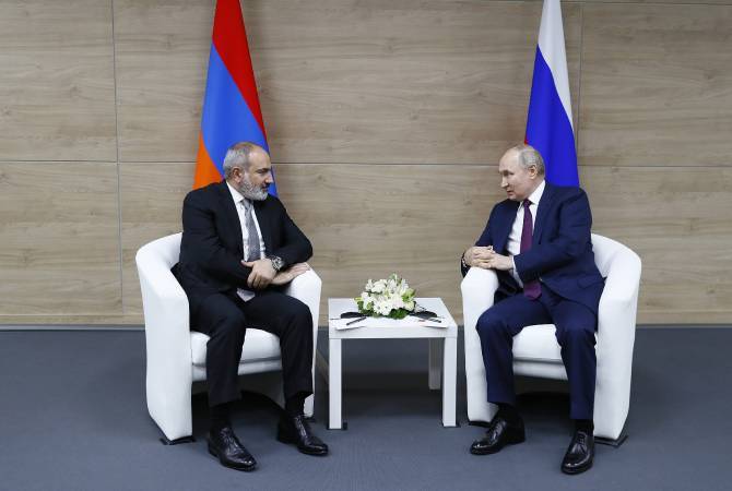 Dikkatler Putin Paşinyan görüşmesinde